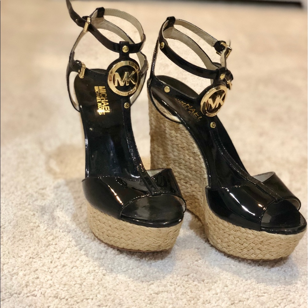 MICHAEL KORS wedges🌹 I do bundles!